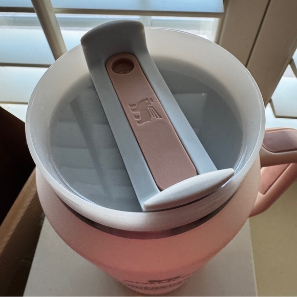 NWT New! STANLEY Quencher H2.0 Tumbler in Rose Quartz 64 oz - Picture 5 of 10